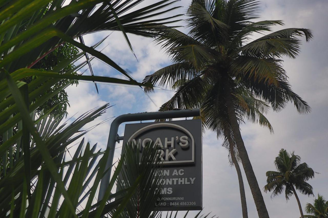 Hotel Noah'S Ark Kochi Esterno foto